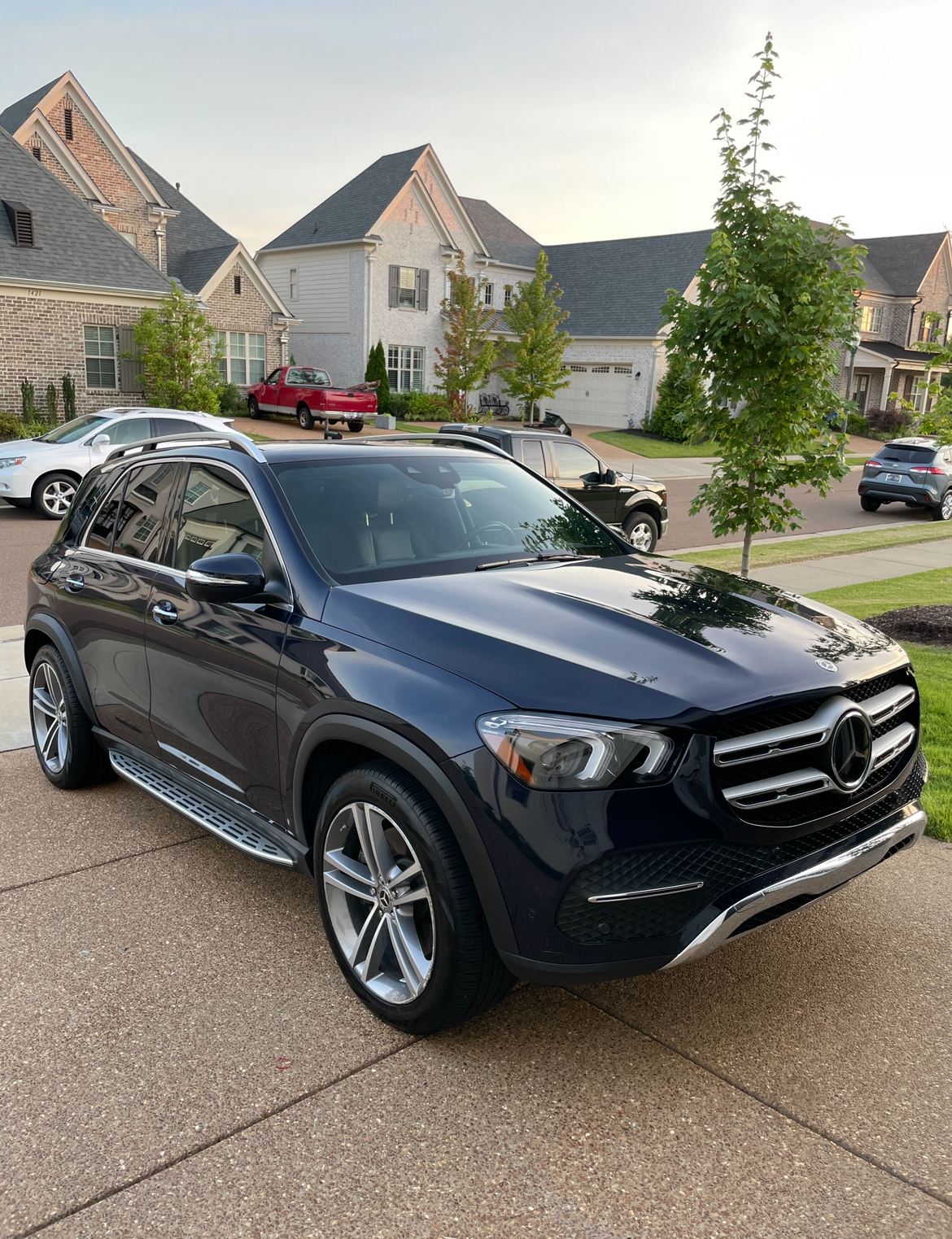 Black Mercedes-Benz GLE detailed exterior